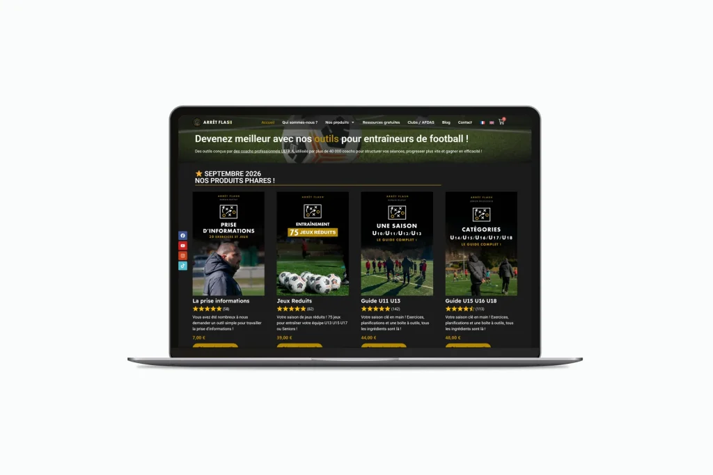Site internet formations pour entraîneurs de football présenté sur un ordinateur portable