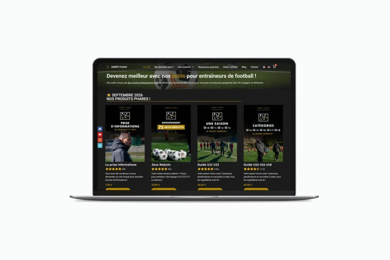 Site internet formations pour entraîneurs de football présenté sur un ordinateur portable