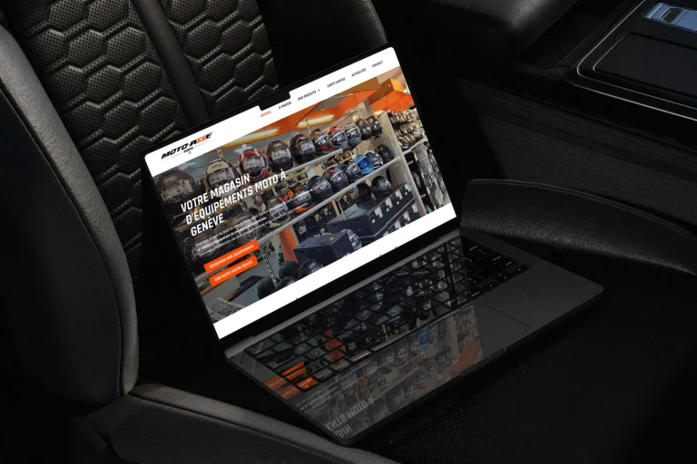 Site internet magasin d'équipement moto présenté sur un ordinateur portable