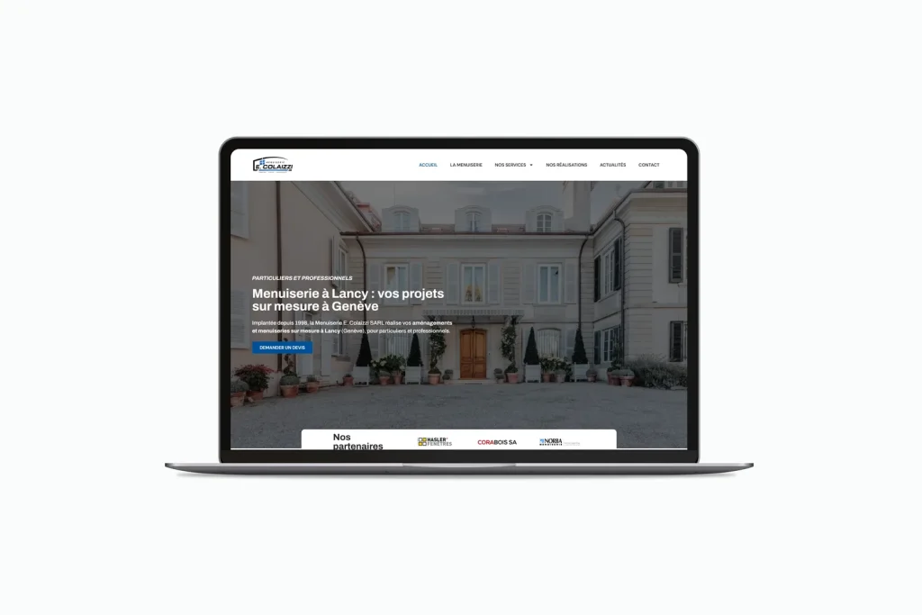 Site internet menuiserie sur mesure présenté sur un ordinateur portable