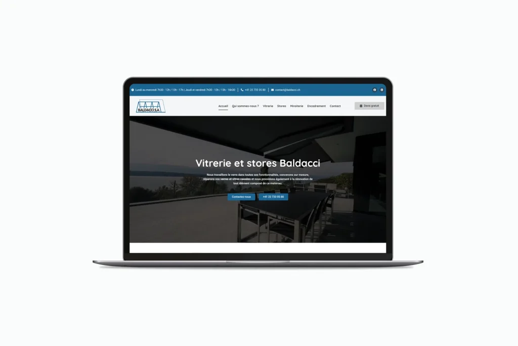 Site internet vitrerie et stores présenté sur un ordinateur portable