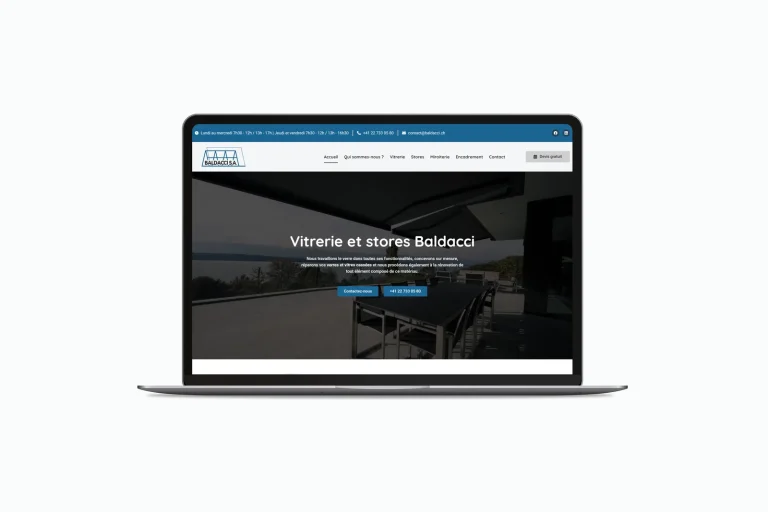 Site internet vitrerie et stores présenté sur un ordinateur portable